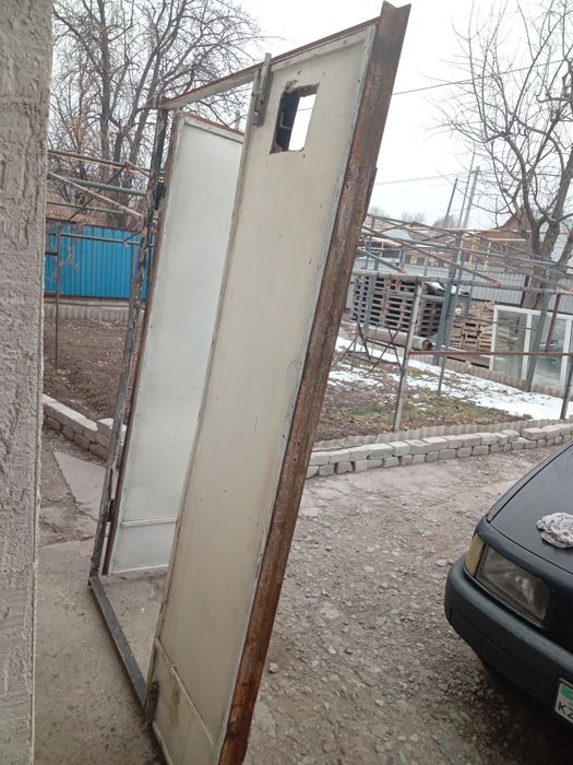 Продается дверь металлический