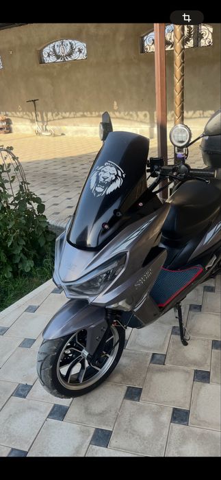 На продаже Макси скутер