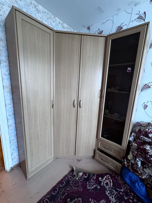 Шкаф угловой светлый