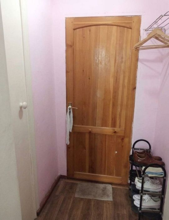 Продаю 1/3/4, 27м2. Болкон 1.20×3. ТТЗ 1. На против базара Навруз!