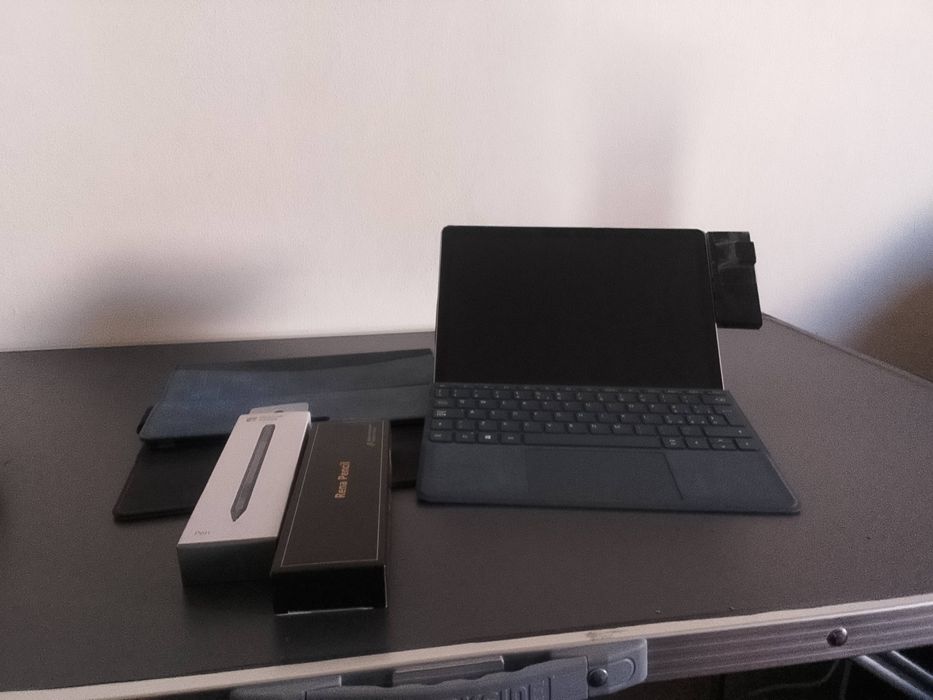 Microsoft Surface 2in 1 tableta + tastiera (laptop)