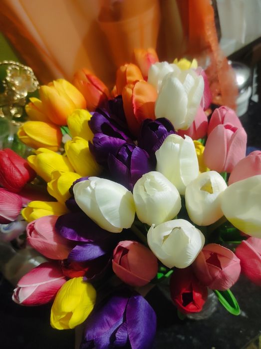 Продам искусственные тюльпаны
