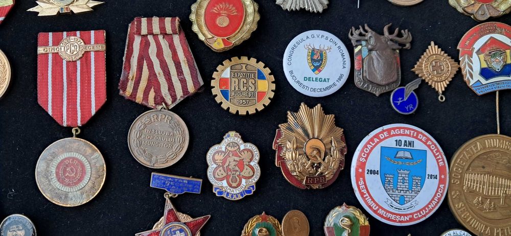 Insigne /Medalii Romania