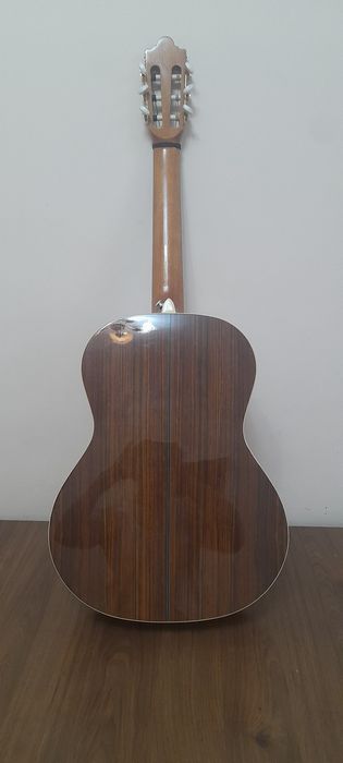 Gitara sotiladi, arzon narxda