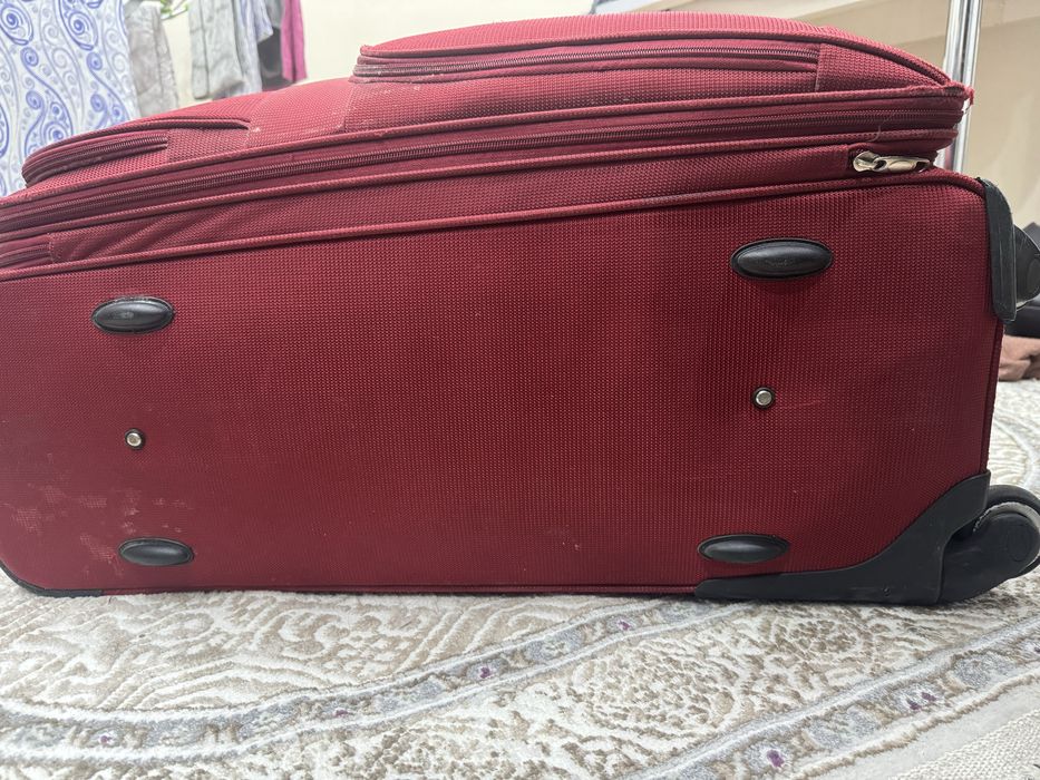 Продам чемодан большой прочный