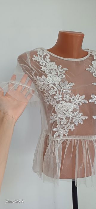 Прозрачна блуза с дантелен акцент