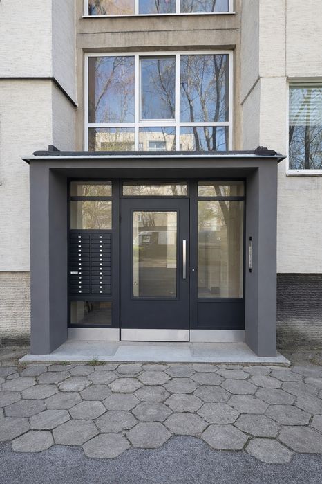 Продава се от собственик! 2-стаен  апартамент в ж.к. Лагера до метро, с гледка към Витоша, ТЕЦ, ремонтиран и обзаведен