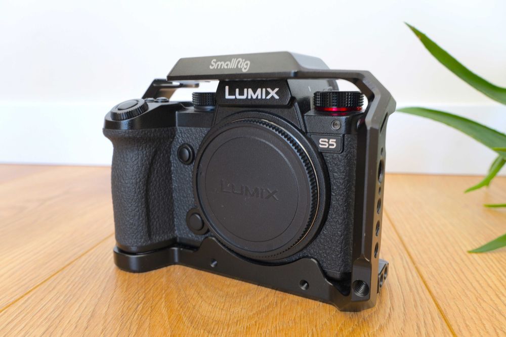 Panasonic Lumix S5 - Като чисто нов ! Бонус клетка Smallrig.