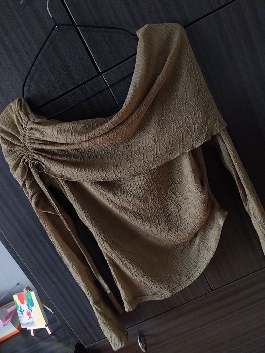 Продавам дрешки, които вече не нося.