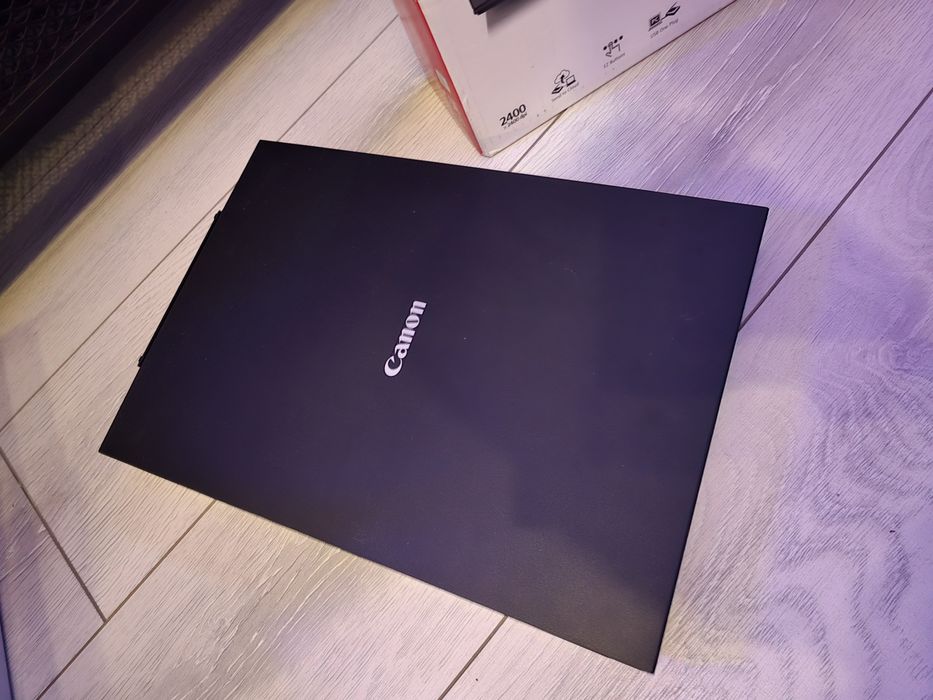 Scanner Canon LiDE 300 NOU, USB, în cutie

cutie