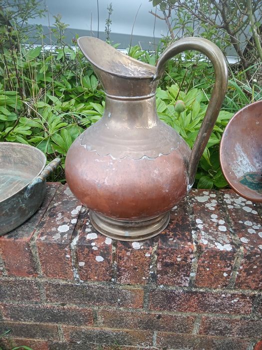 Медни съдове и кофа