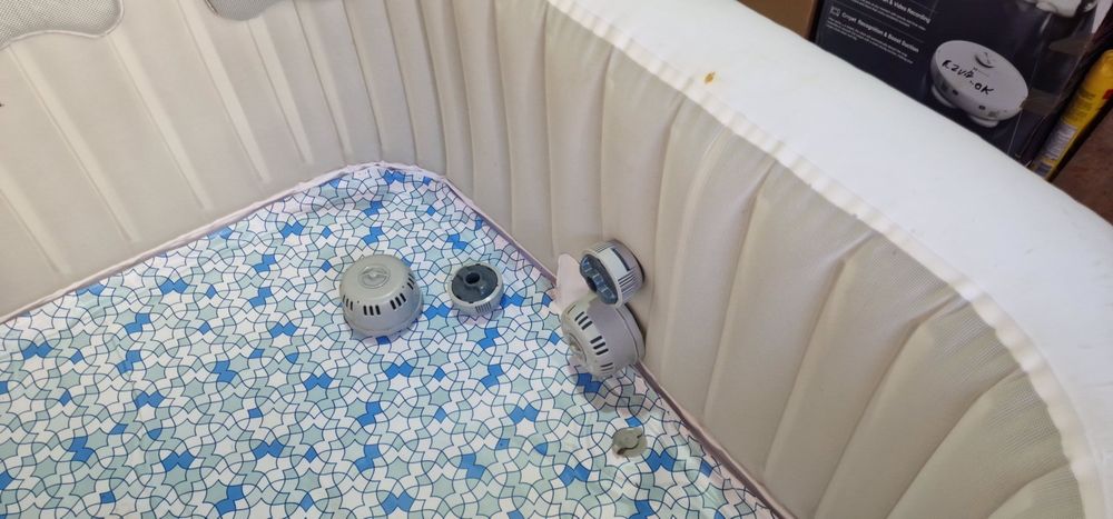 Geacuzi gonflabil.  Piscină