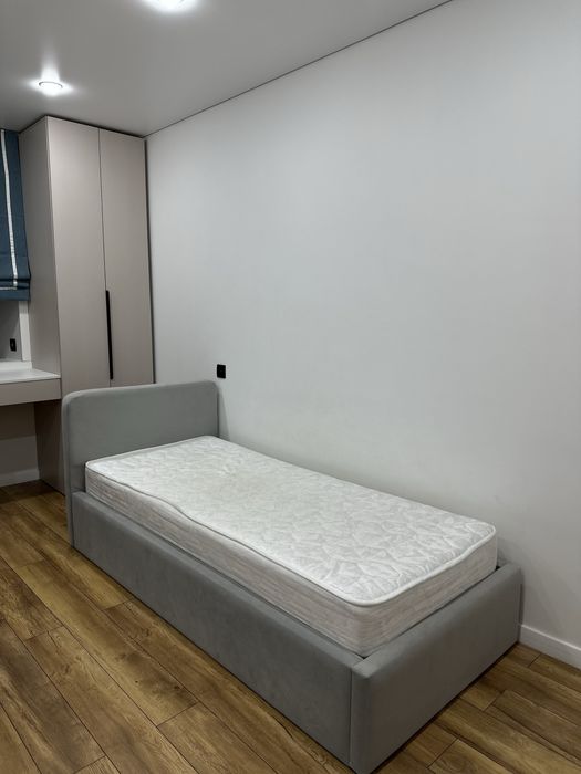 Продам кровать подростковую , детскую