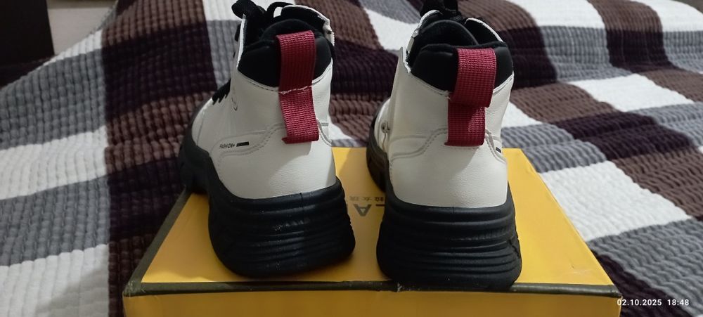 Утепленные ботинки