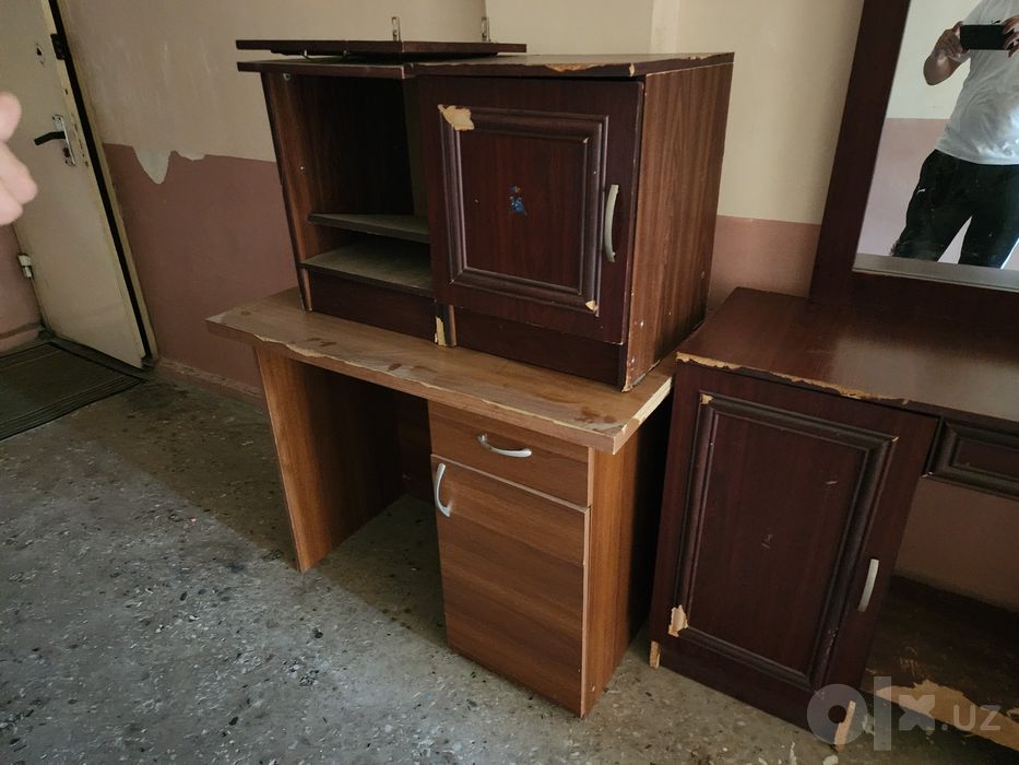 Трюмо, тумба ва парта