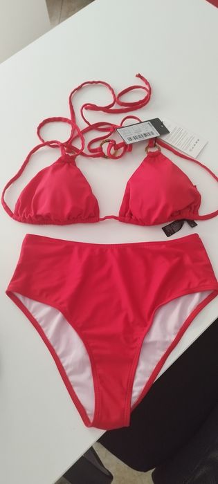 Нов бански от две части