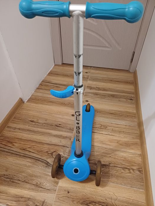 Тротинетка GLOBBER със светещи колела