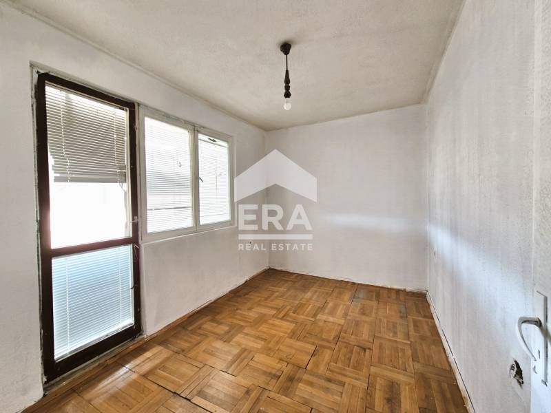 Продава се Тристаен апартамент в Кърджали, Център - 76 кв.м за 829 €/кв.м - Снимка #10