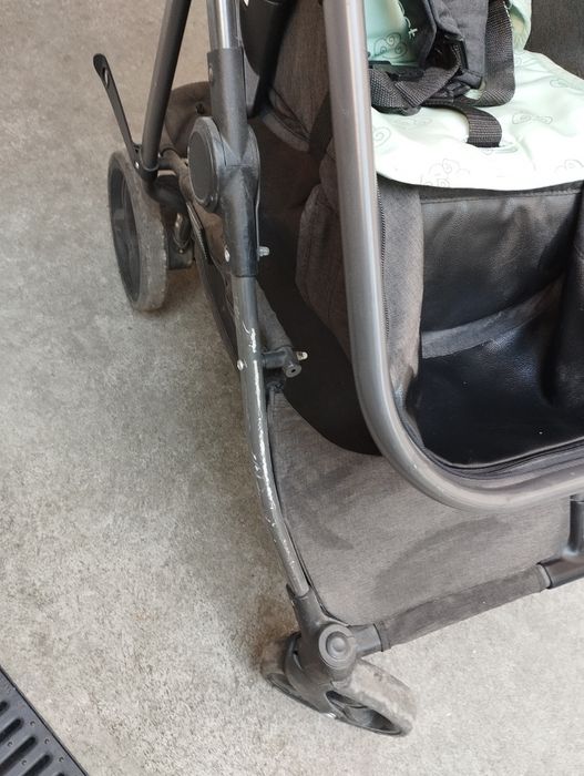 Продавам количка за близнаци chipolino duo