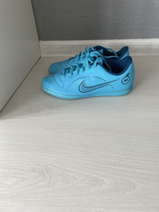 Детски футболни обувки