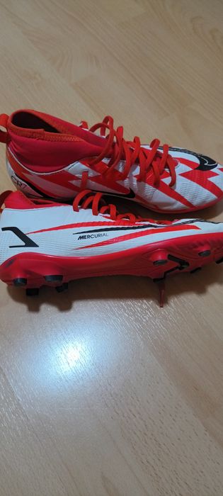 Детски футболни обувки