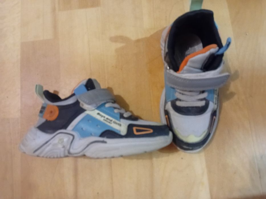 Кроссовки р 28 б.у