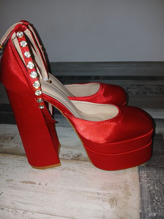 Червени токчета 37 номер