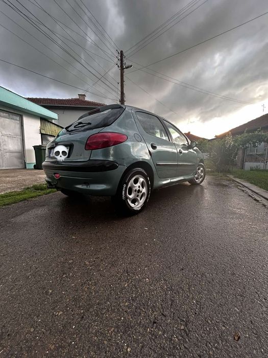 Продавам Peugeot 206 Hatchback