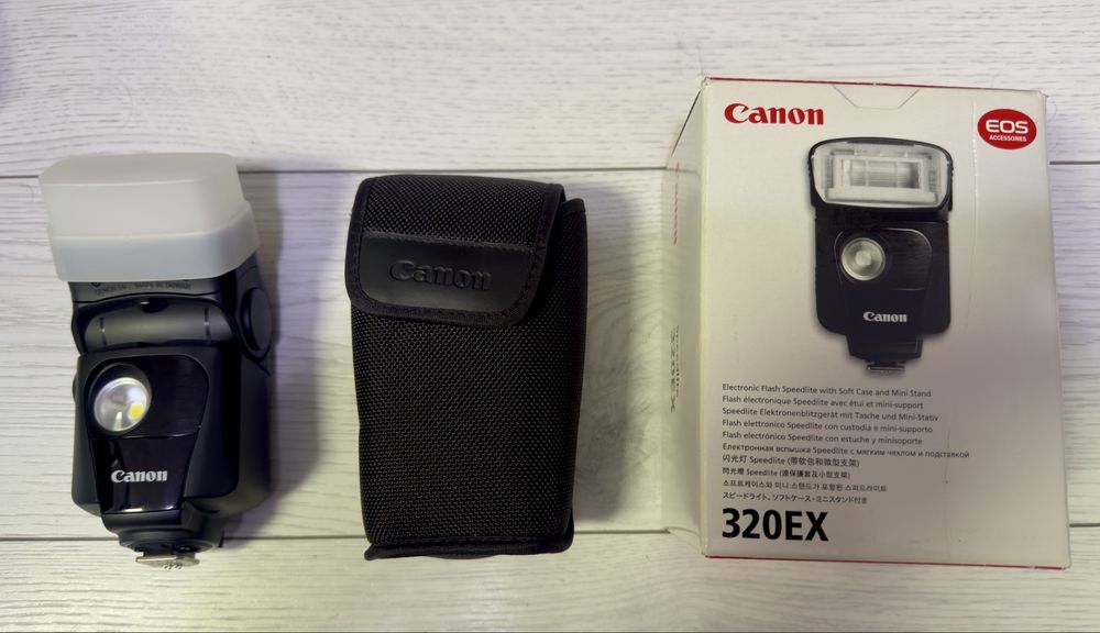 Blituri foto Canon Speedlite 320EX - Yongnuo YN-565 EX III impecabile folosite foarte rar in regim de hobby