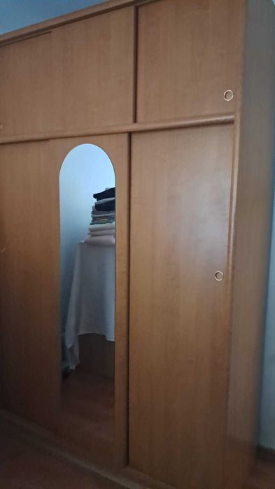 Sifonier cu 3 usi glisante si oglinda pe mijloc