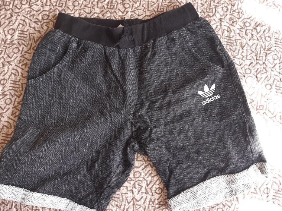 ADIDAS къси панталони за 10-11г оригинал