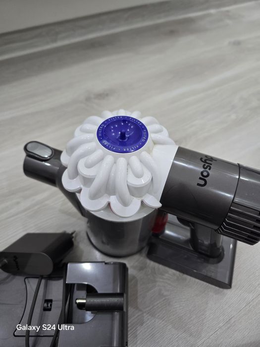 Вертикална прахосмукачка Dyson V6