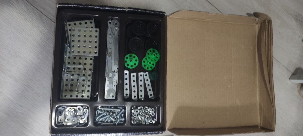 Конструктор металлический. Самолётик в подарок