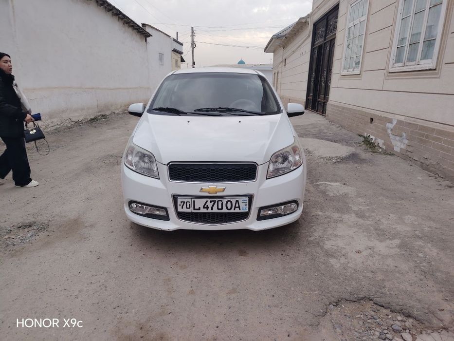 Нексия 3 сотилади