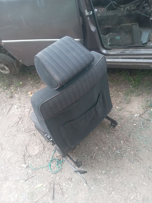 Продам сиденья 124 мерседес комплект ёлка