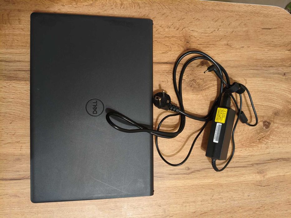 лаптоп Dell Inspiron 15 3511 - i7 1165G7, 8/16GB RAM, 256 NVMe
