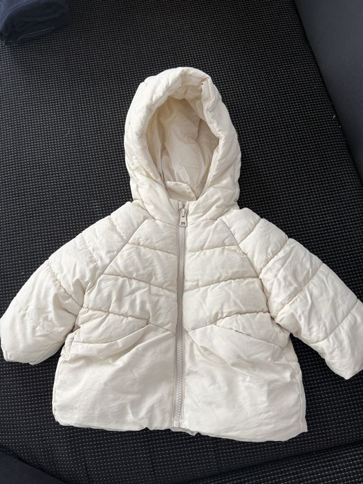 Geacă iarnă fetiță/băiat Zara Baby mărimea 74 (6-9 luni), crem/alb mătăsos