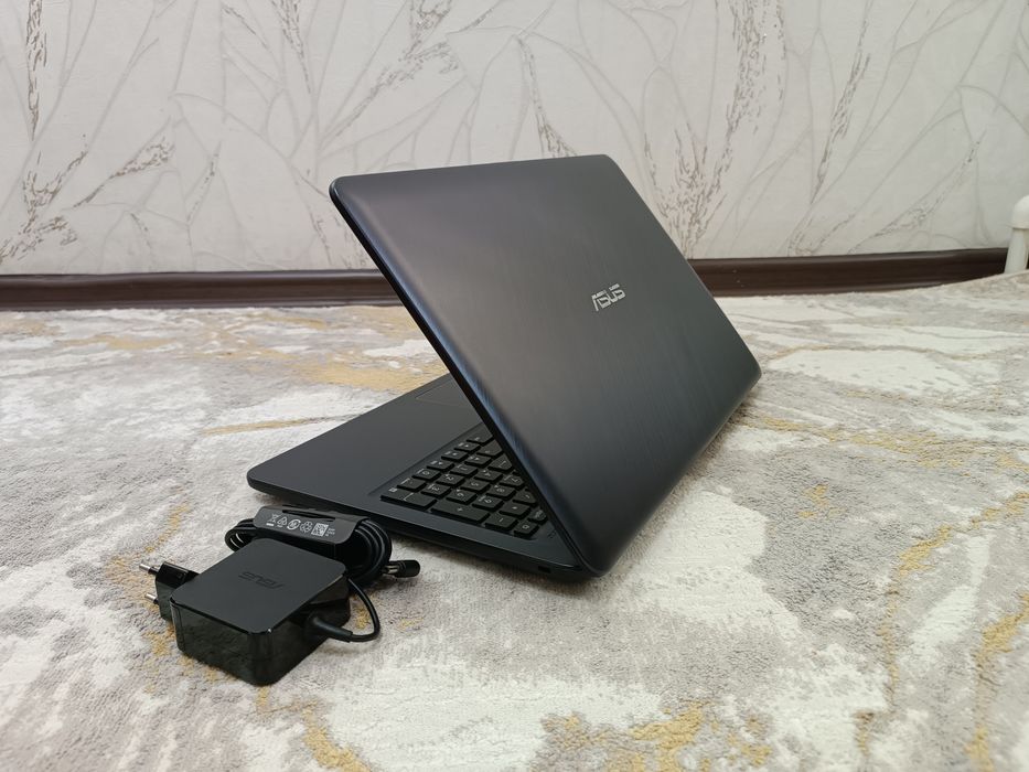 Ноутбук ASUS i7-8thGen SSD 512Гб.