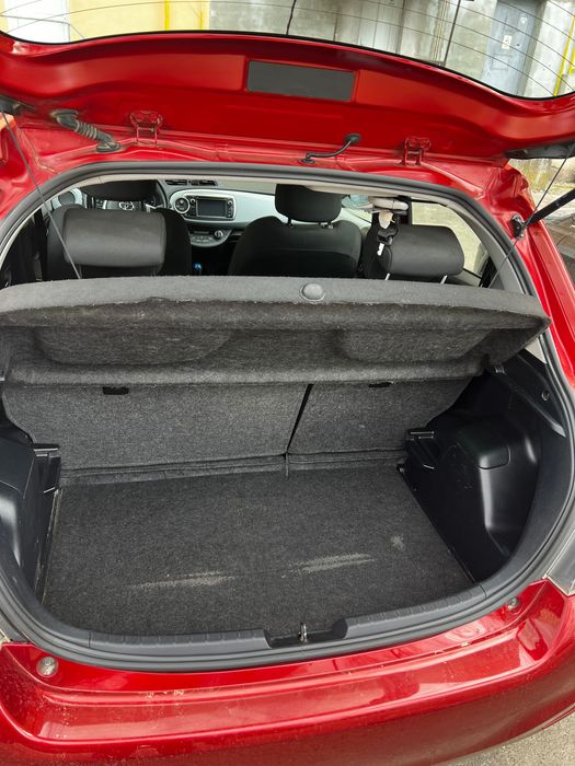 Toyota Yaris Hybrid 2012