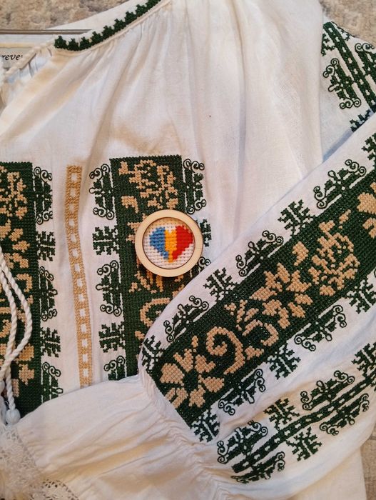 Broșe tricolor handmade