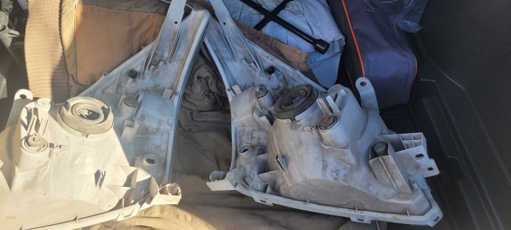 Продам фары на прадо 120 оригинал