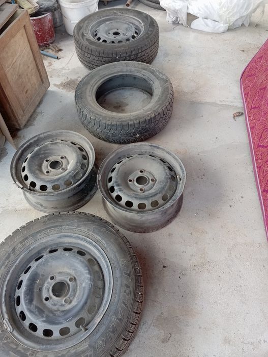 Диски на аудио б4 вместе с резиной