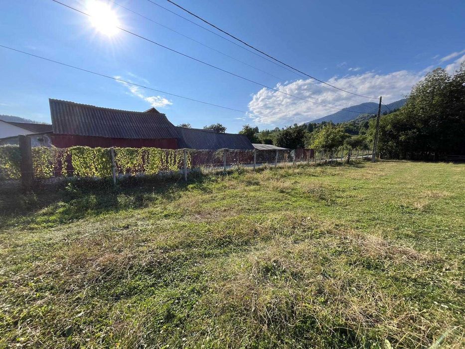 Teren plat construibil, parcelabil, acces drum județean zonă montană superbă
