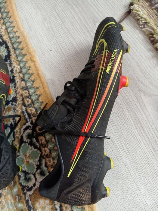 Ghete de fotbal originale