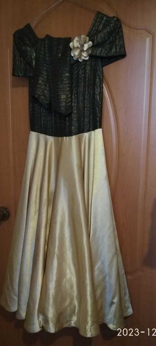 платье вечернее (бальное) на девочку (девушку) 40-42 размера