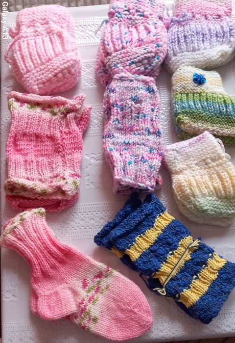 Предлагам бебешки терлички и калцуни