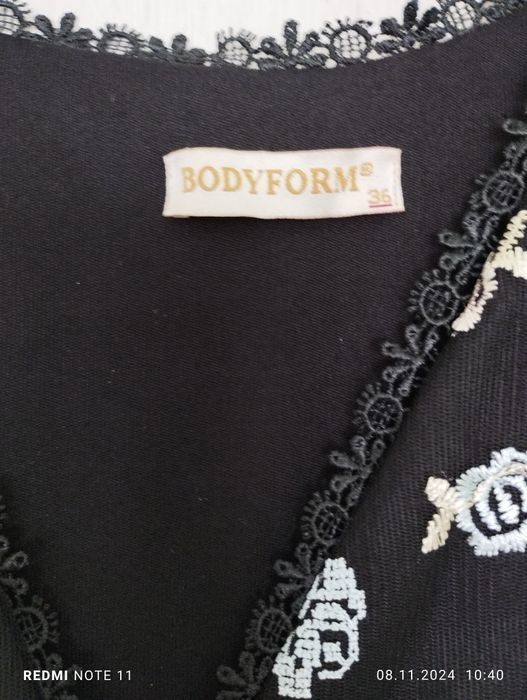 Рокля с дантела и бродерия