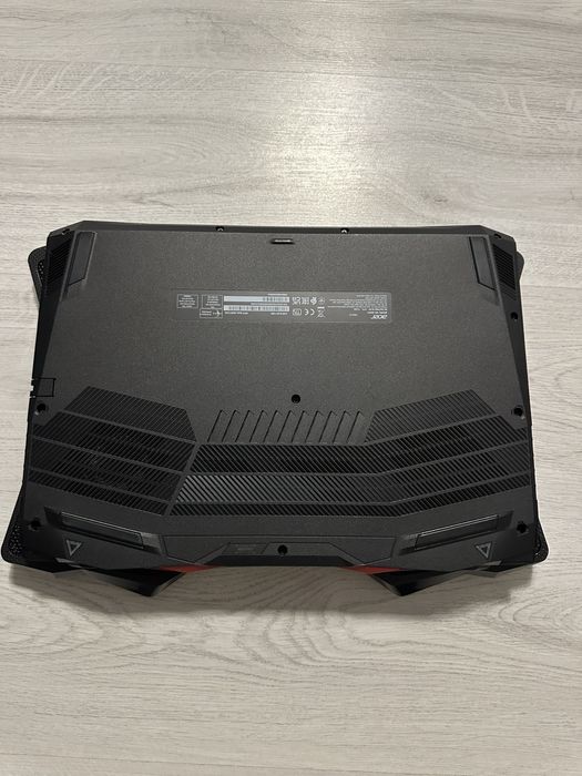 Laptop Gaming Acer Nitro 5 AN515-55 - i7-10870H / RTX 2060 / 16GB RAM