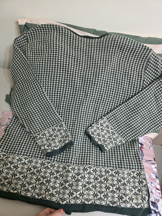 Pulover nou marimea  XL