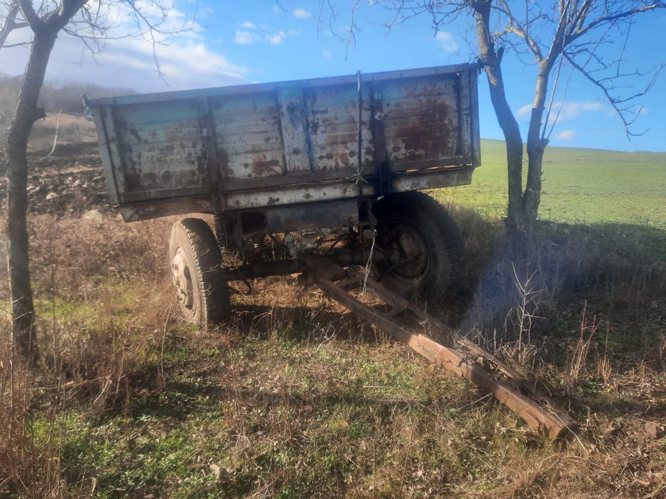 2 remorci 1 cu un ax cealalta 2 axe